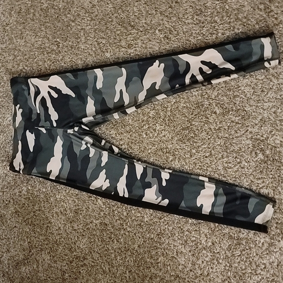 Forever 21 Pants - Forever 21 Camo Athletic Pants Size Medium